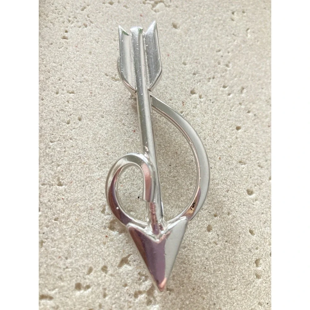 Silver Tone Arrow Brooch Modernist Open Scroll Heart Design Arrow‎ Treble Clef